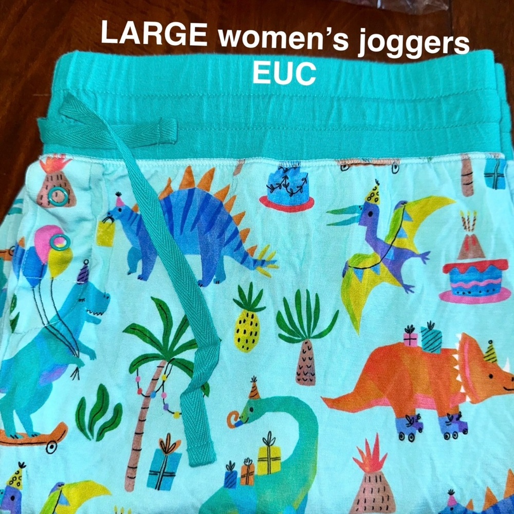 Little Sleepies large prehistoric party women’s joggers